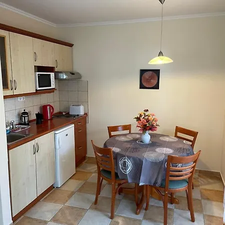 Garda Wellness Apartmanhaz *