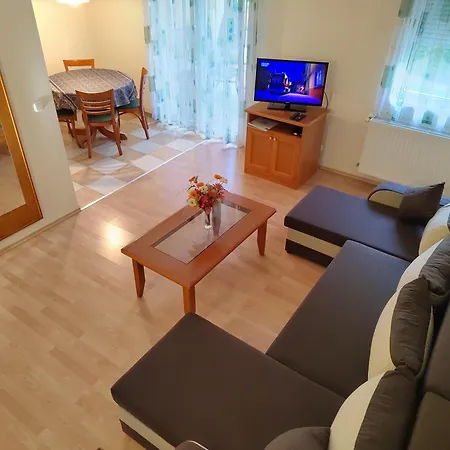 アパートホテル Garda Wellness Apartmanhaz