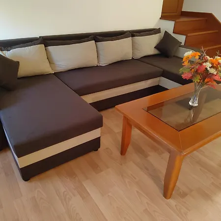 アパートホテル Garda Wellness Apartmanhaz ヘーヴィーズ