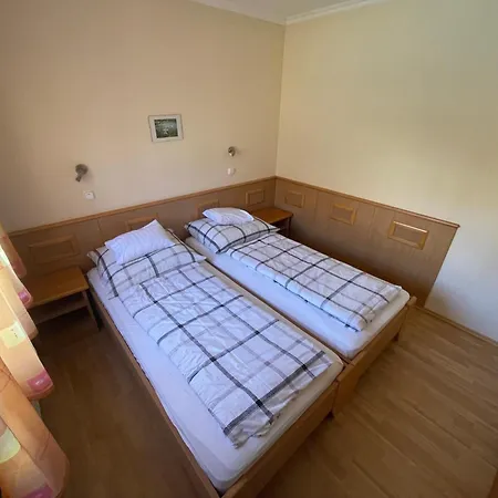 Garda Wellness Apartmanhaz アパートホテル ヘーヴィーズ