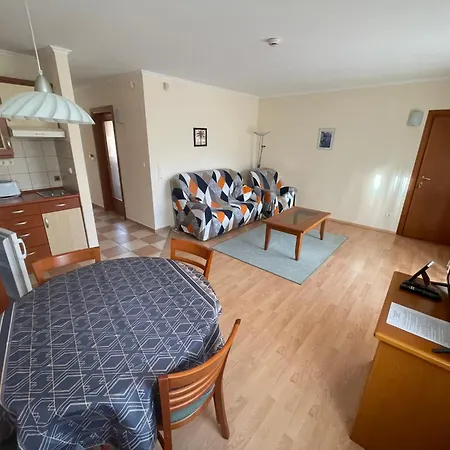 Garda Wellness Apartmanhaz アパートホテル 4*