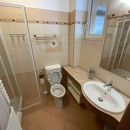 Lägenhetshotell Garda Wellness Apartmanhaz