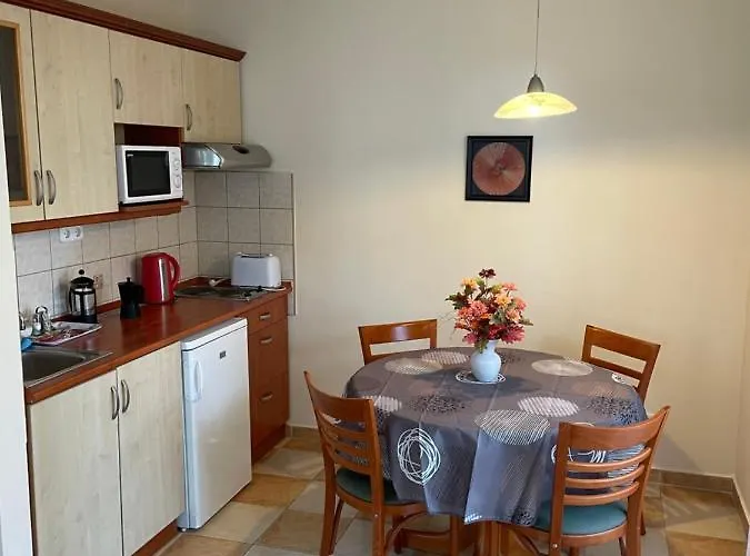 Garda Wellness Apartmanhaz 4*